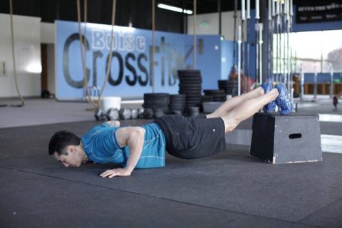 Finishing position of the Decline Push-Up